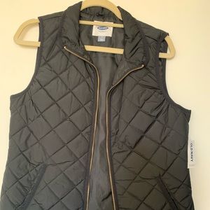 NWT Old navy black vest with gold zipper